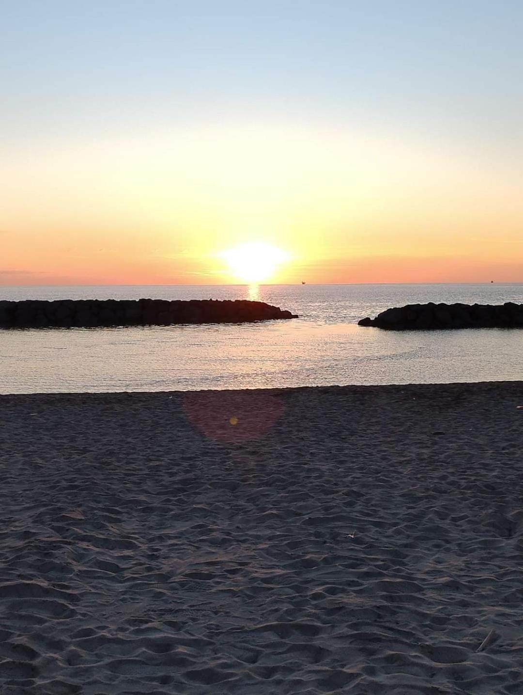 La Casetta-10 Min Aeroporto E Spiaggia Fiumicino Bagian luar foto